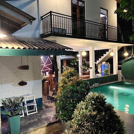 Peacock'S Paradise Safari Hostel ウダワラウェ エクステリア 写真