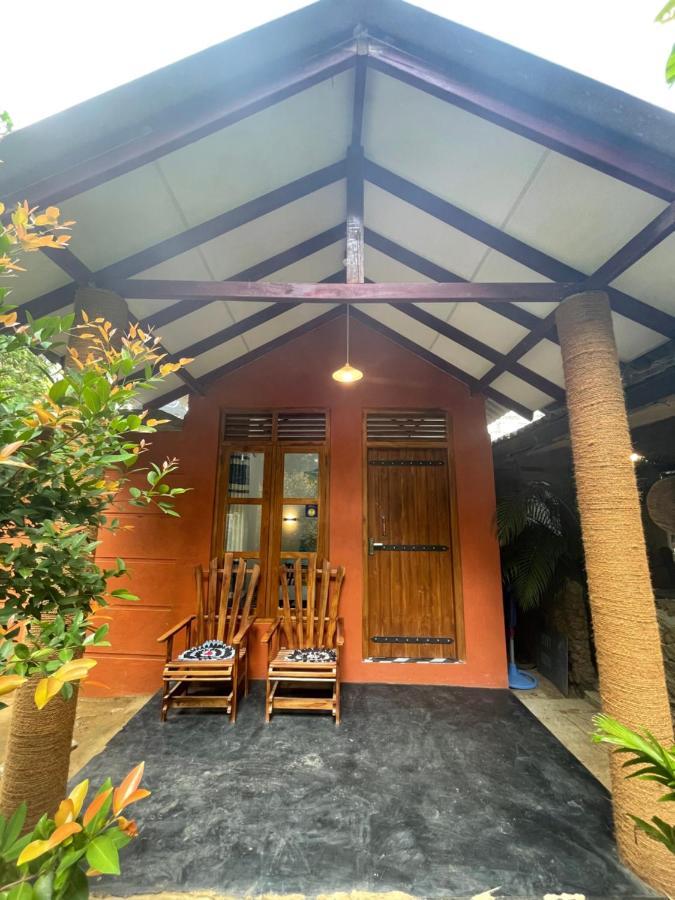 Peacock'S Paradise Safari Hostel ウダワラウェ エクステリア 写真