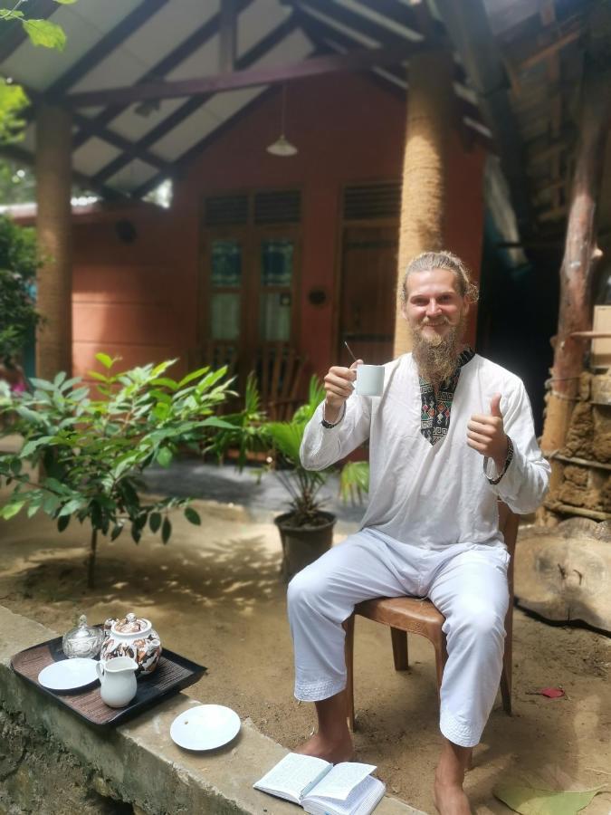 Peacock'S Paradise Safari Hostel ウダワラウェ エクステリア 写真