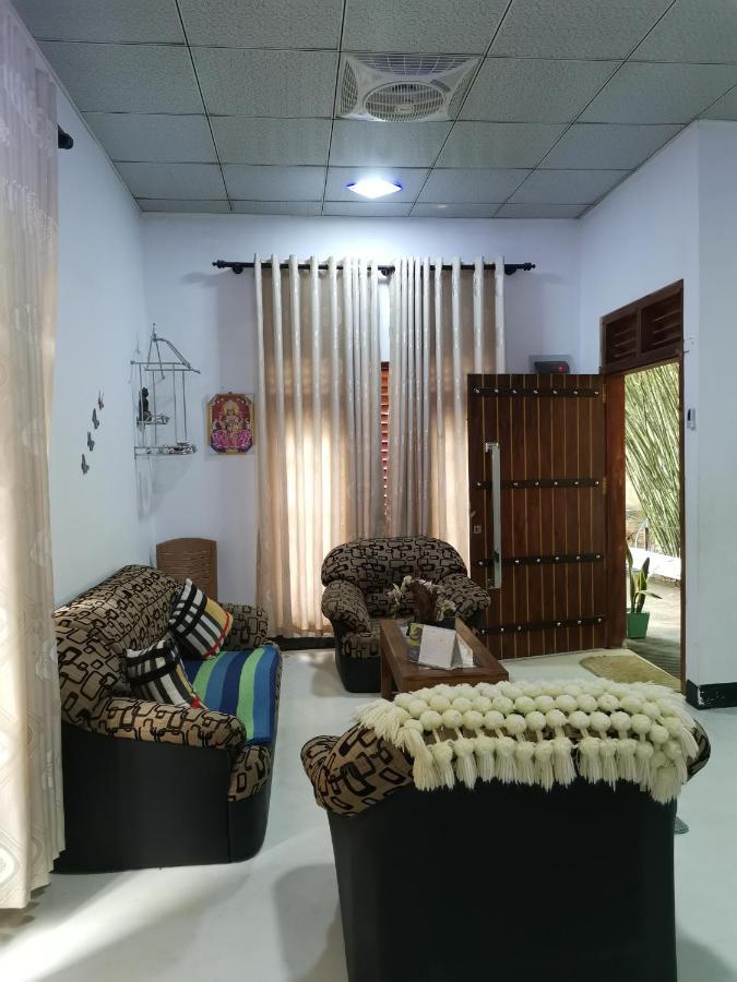Peacock'S Paradise Safari Hostel ウダワラウェ エクステリア 写真