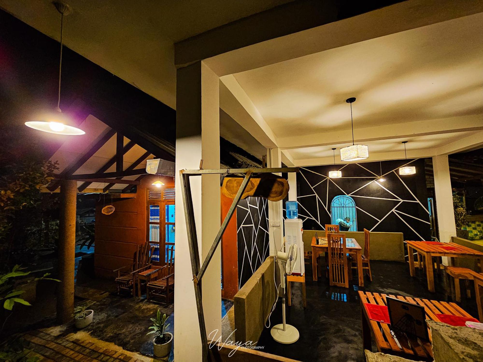Peacock'S Paradise Safari Hostel ウダワラウェ エクステリア 写真