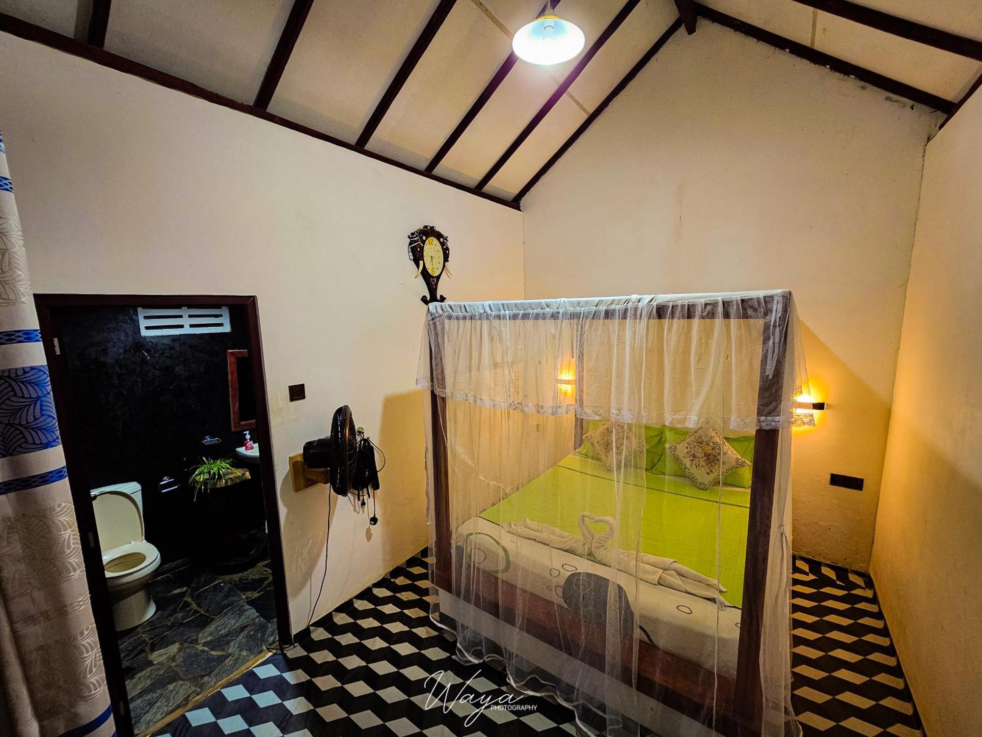 Peacock'S Paradise Safari Hostel ウダワラウェ エクステリア 写真