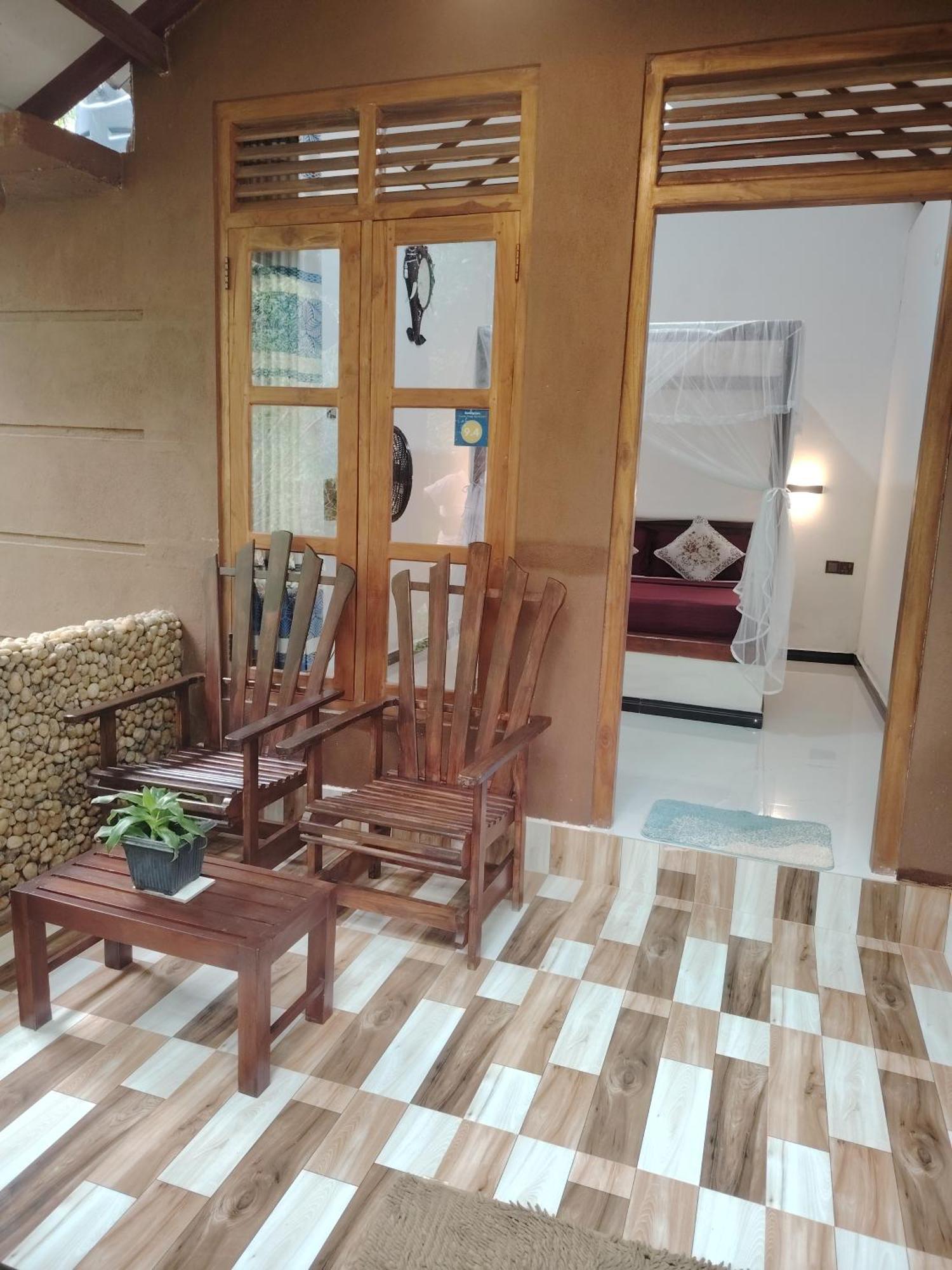 Peacock'S Paradise Safari Hostel ウダワラウェ エクステリア 写真
