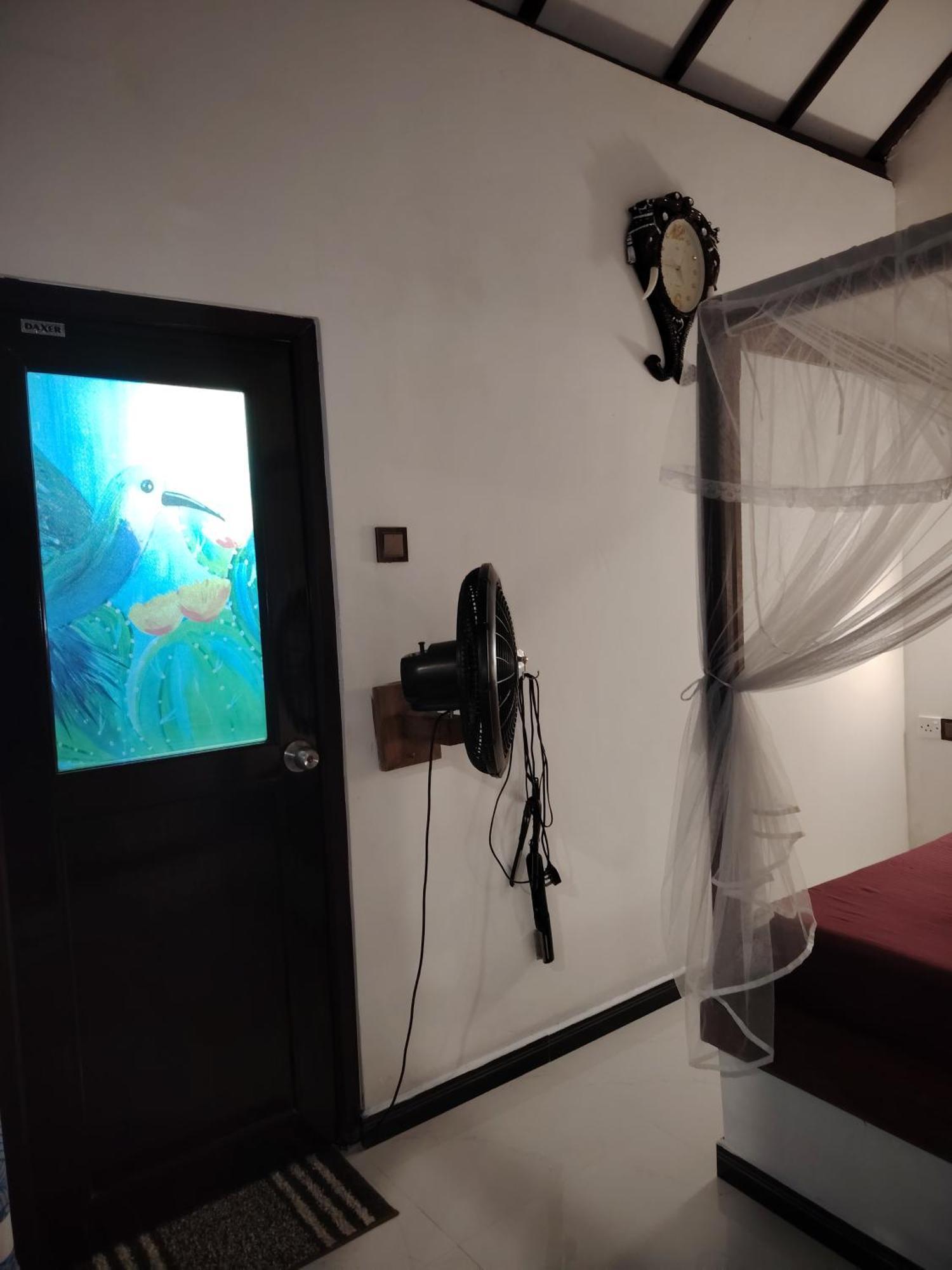 Peacock'S Paradise Safari Hostel ウダワラウェ エクステリア 写真